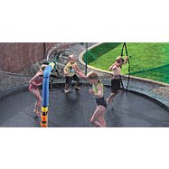 Veselá striekajúca sprcha na záhradu