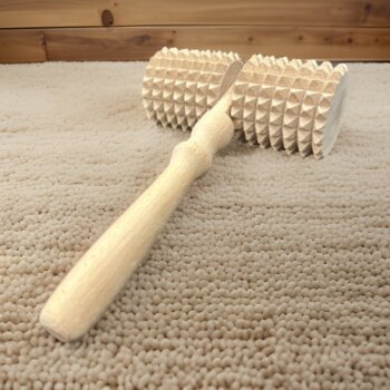 Drevený masážny ručný strojček s dvoma valčekmi,16 x 10 x 4,5 cm