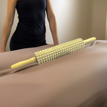 Drevený obojručný masážny valček na celé telo - veľký, 45 x 25 x 7 cm