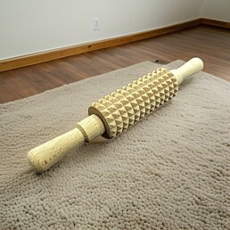 Drevený obojručný masážny valček na celé telo - malý, 28 x 12 x 4,5 cm