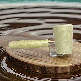 Drevený masážny ručný hladký "šikmý" valček - malý, 17 x 7 x 5 cm