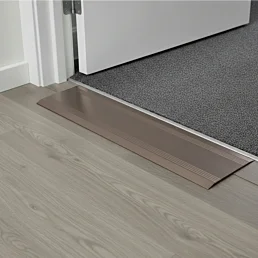 Eloxovaná prejazdová lišta pre vozíčkarov 3,5 x 175 x 900 mm – hnedá champagne