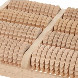 Drevený masážny strojček na chodidlá B Quatro, 28 x 18 x 7 cm - Náhľad