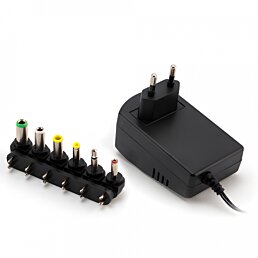 Univerzálny napájací zdroj s reguláciou napätia 36 W