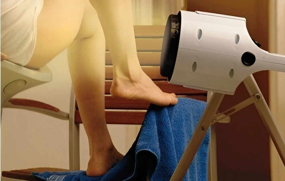 Biolampa ActiveLight Professional pri svetelnej terapii sedacieho svalstva. 