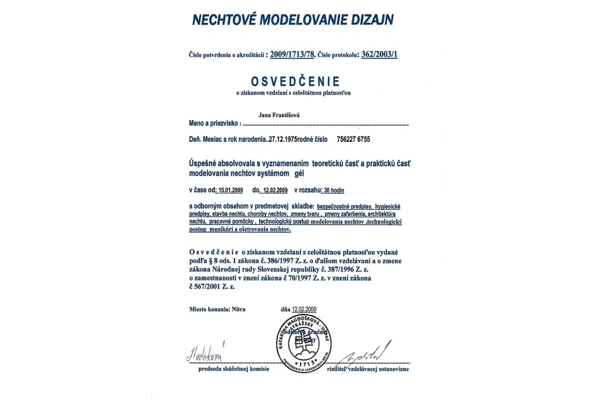 Certifikát odborného školenia garantujúci profesionálnu starostlivosť o nechty.
