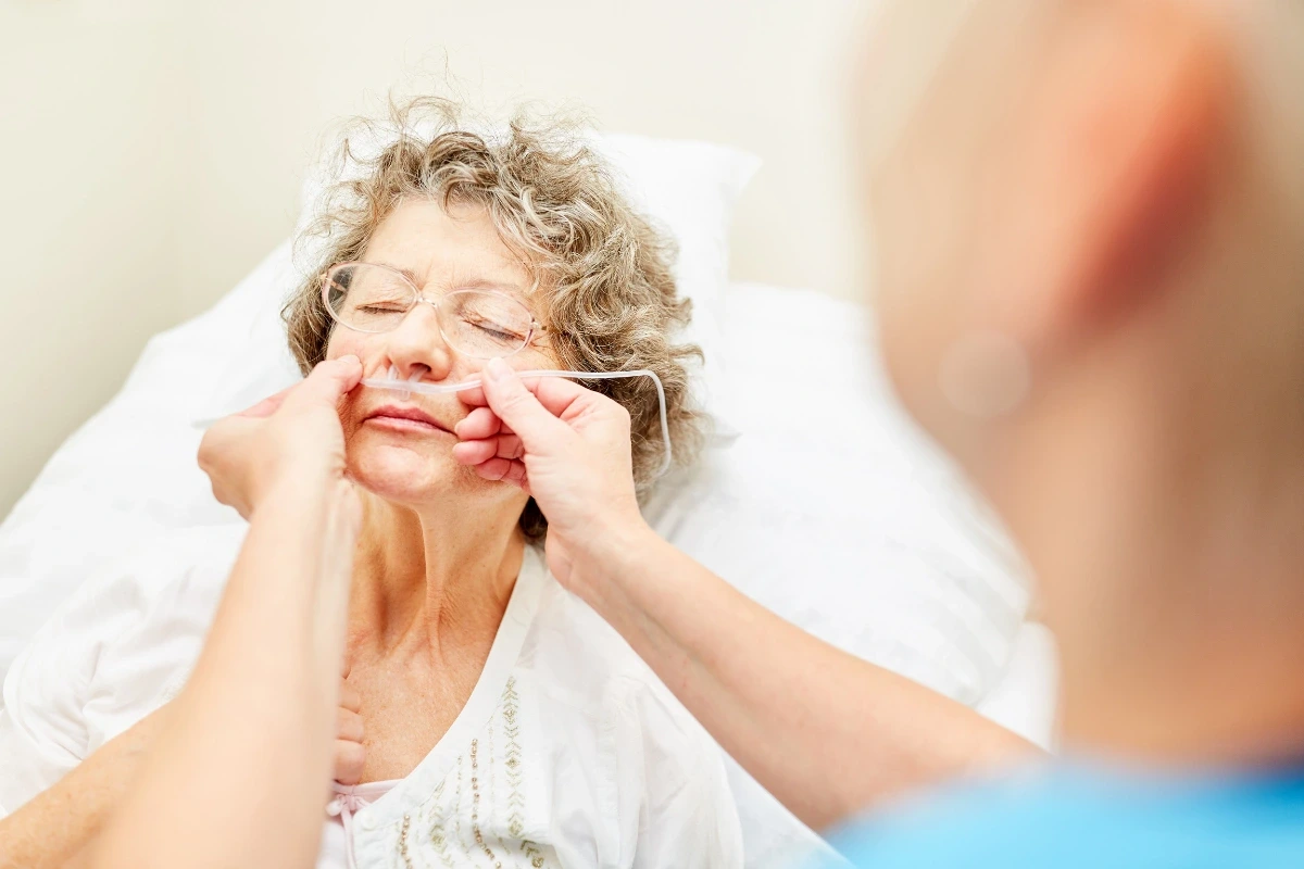 Kyslíková terapia môže prebiehať rôznymi spôsobmi – v závislosti od typu zariadenia aj zdroja kyslíka.