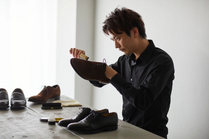 Čisté topánky sa vám okrem reprezentatívneho vzhľadu odvďačia dlhšou životnosťou a výrazne vyššou hygienickou úrovňou.