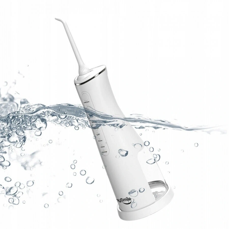 Bezdrôtová ústna sprcha okolo ktorej obteká prúd vody. 